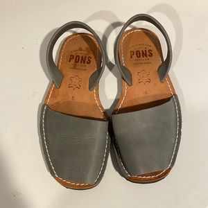 Pons grey leather sandal
